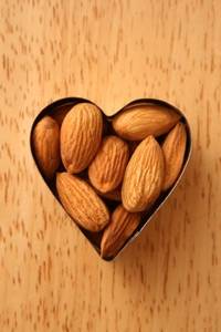 Almonds Heart